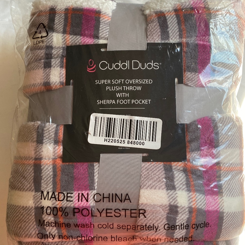 Cuddl duds oversized plush throw with foot pocket